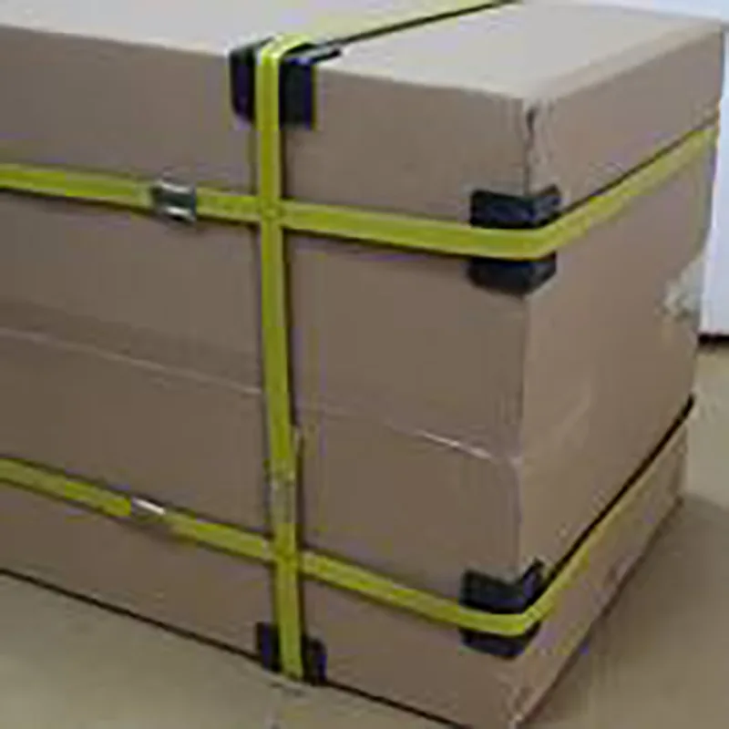 Fekete műanyag pántok